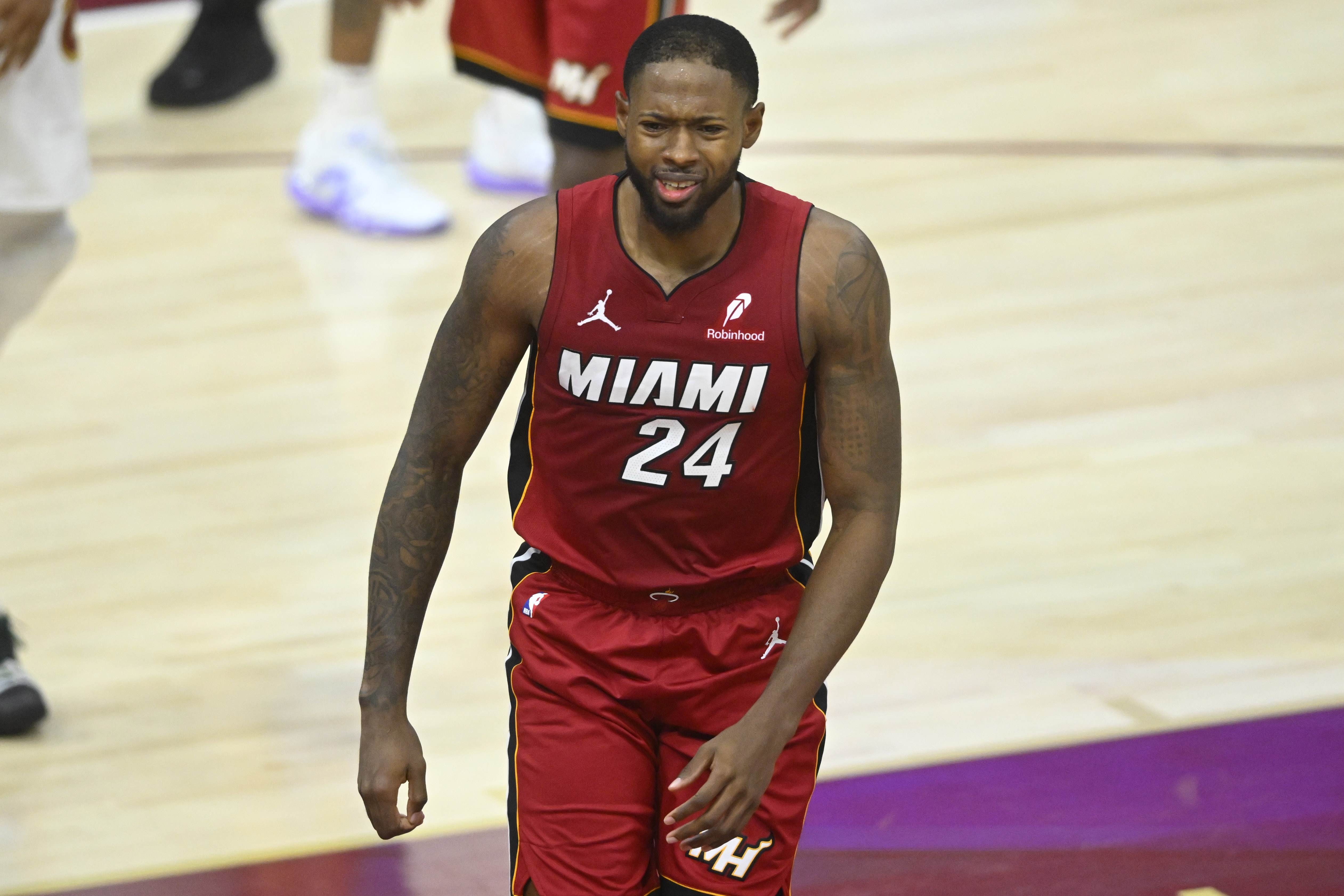 🚨Shams：热火送出海史密斯+32年次轮 换来篮网受保护26年次轮