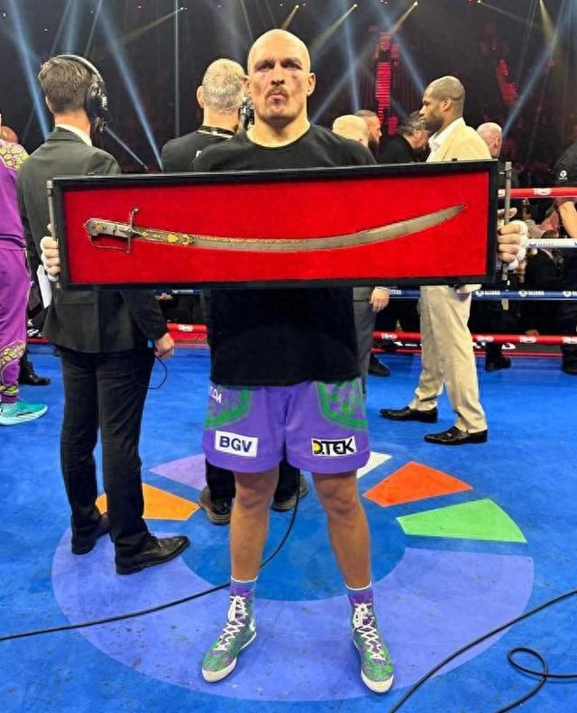 开云网站-接洽小胖鲁伊兹？这不过是乌西克给卡巴耶尔的压价手段|奥列克桑德尔·乌西克|安迪·鲁伊兹|阿吉特·卡巴耶尔|卫冕战|小安迪·鲁伊兹_新浪体育_新浪新闻