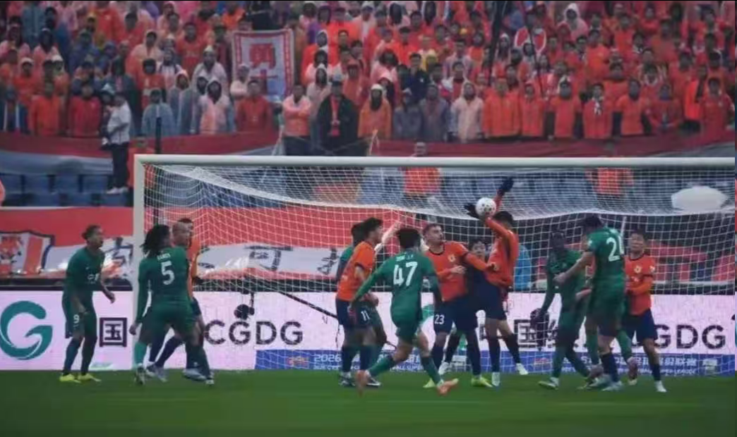 京鲁大战漏判点球？多位媒体人：主裁没看见能理解 VAR也不介入